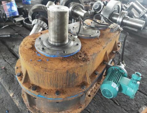ZSL75-48.5搅拌油泵式齿轮减速机
